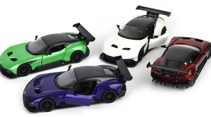 Aston martin auto 13cm