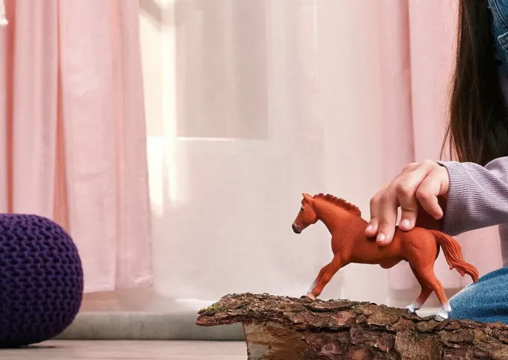 Schleich englantilainen täysiverinen ori