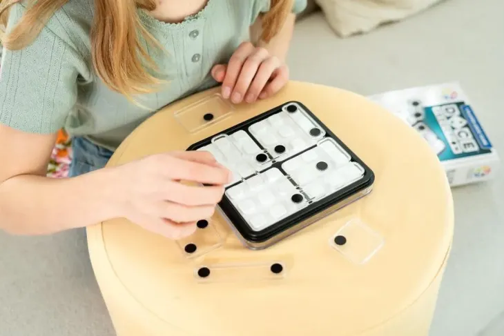 Smart games dice deduction