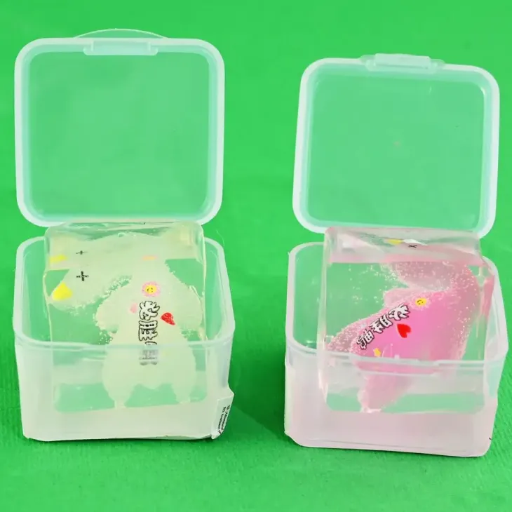 Squeeze ice cube duck