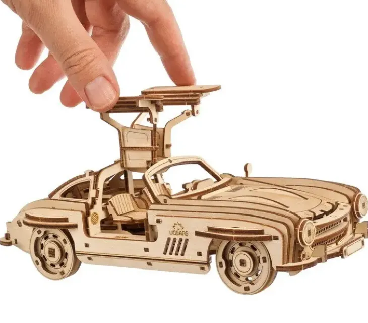 Ugears winged sports coupe