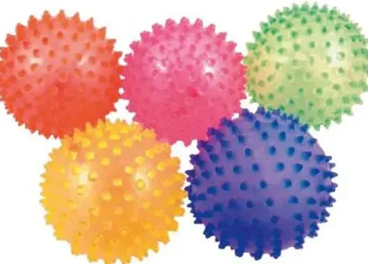Värikäs nystyräpallo