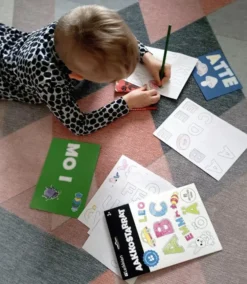 Väritettävät aakkostarrat